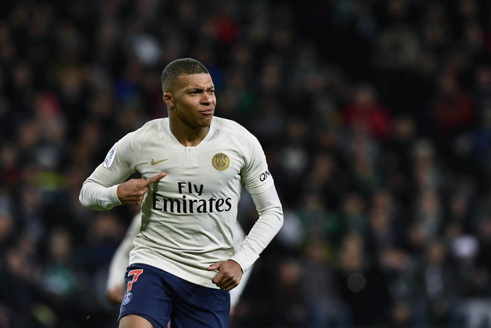 美国联邦调查局局长就酗酒指控起诉《大西洋月刊》，索赔2.5亿美元